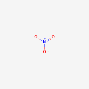 Nitrate structure showing one nitrogen, three oxygens and formal charges.